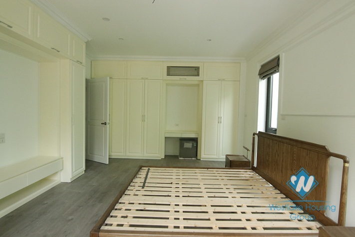 A gorgeous villa in Vinhome Riverside Long Bien for rent